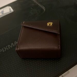 Aigner contacts case
